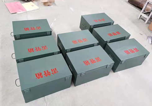 市中炸药箱和雷管箱一般是怎么存放的？